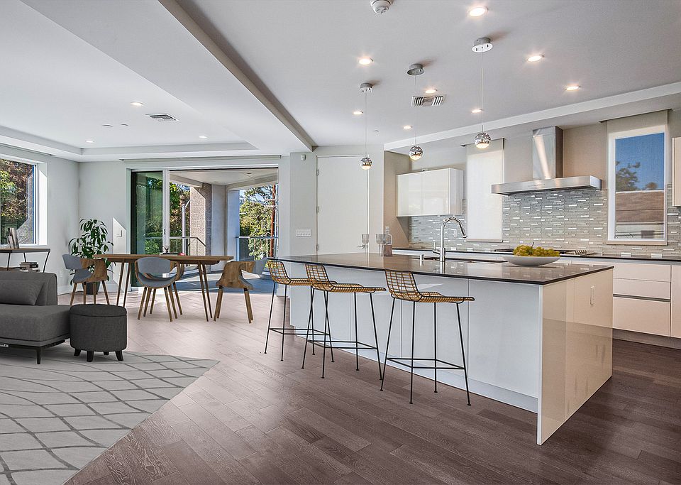 1st image of 458 N Palm Dr #204