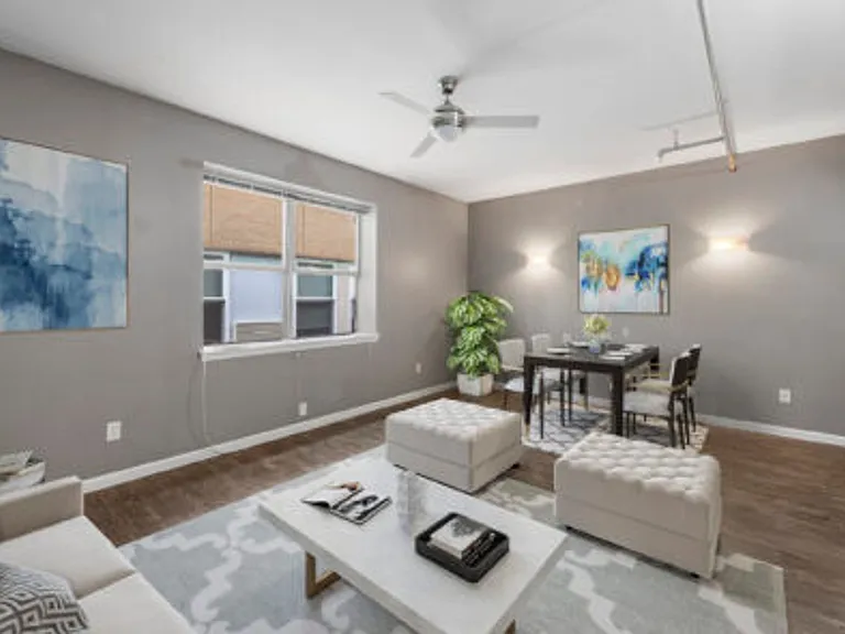 4242 Lindell — Photo 29