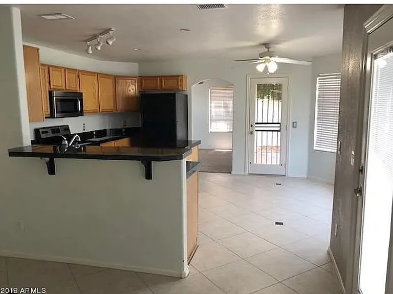 9014 W Port Au Prince Ln — Photo 4