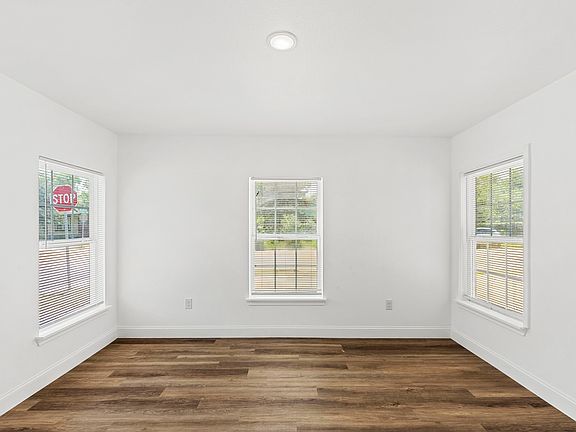 5th image of 2601-2603 Summer Ave