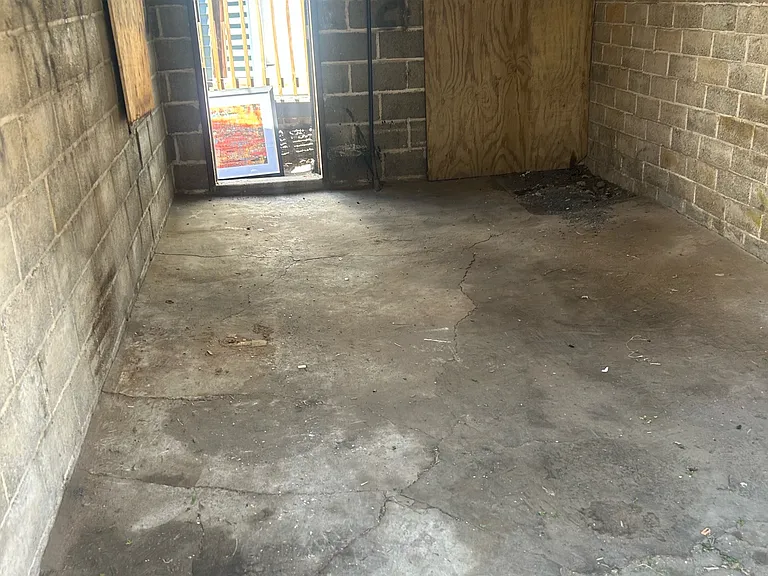 714 W Poplar St — Photo 3