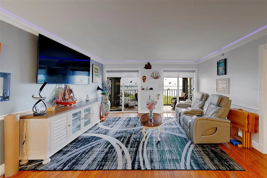 2 bed, 2.0 bath, 1100 sqft, $2,200 — Photo 4