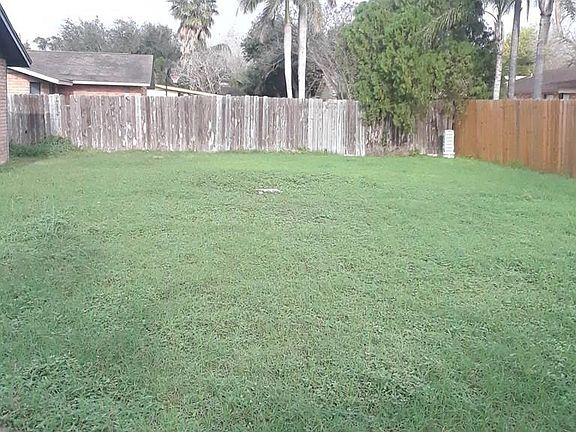 2nd image of 2306 Mariposa Ln