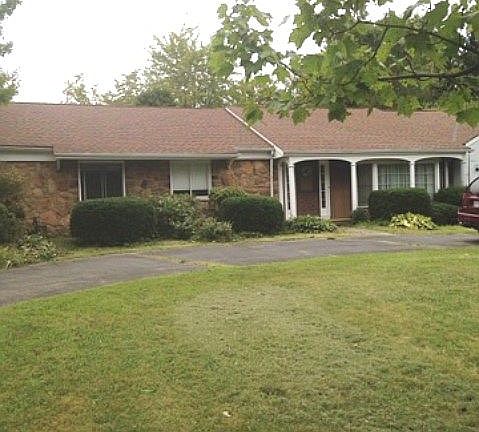 2nd image of 8580 Camelot Dr