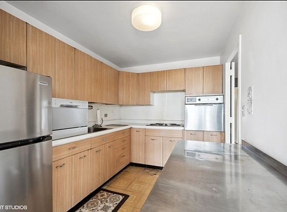 5th image of 5701 N Sheridan Rd
