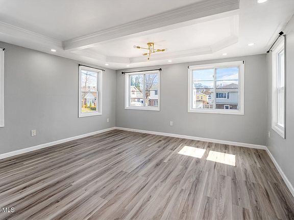 5th image of 418 Eleventh Street