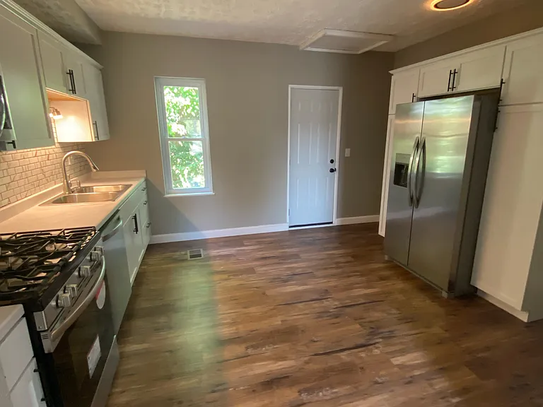 485 Gilbert St #485 — Photo 4