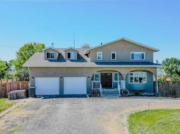 228 E Centre St, Magrath, AB T0K 1J0