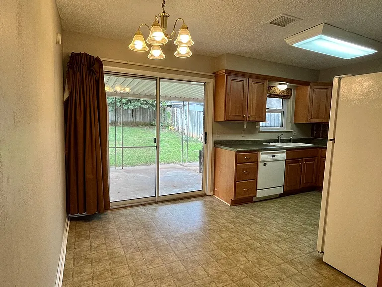 324 W Michael Dr — Photo 5