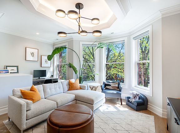 4th image of 1526 N Leavitt St #2