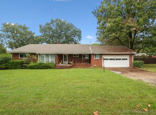 1419 Crescent Dr, Bartlesville, OK 74006