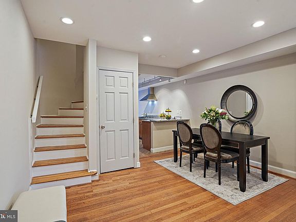 5th image of 403 E St NE