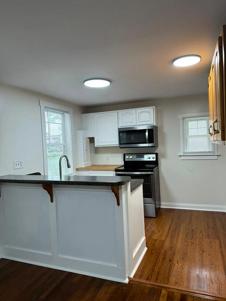 1 bed, 1000 sqft, $1,390 — Photo 3
