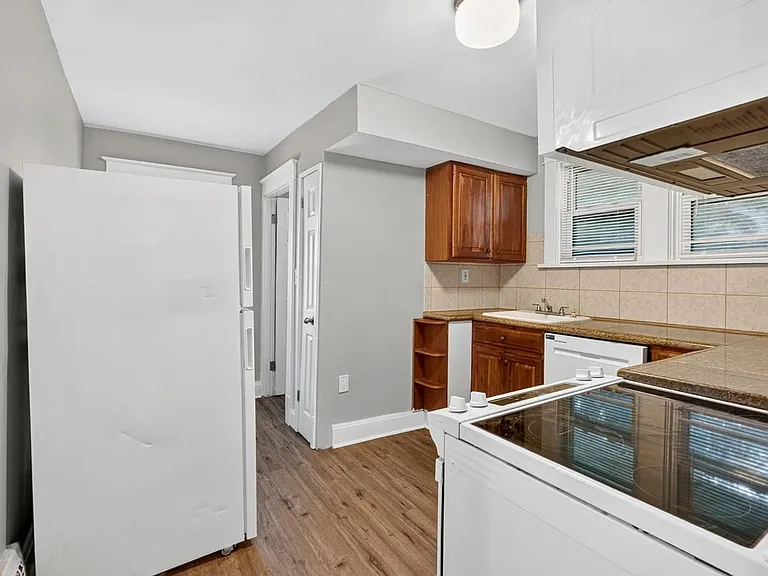 9006 Baroda Ave — Photo 2