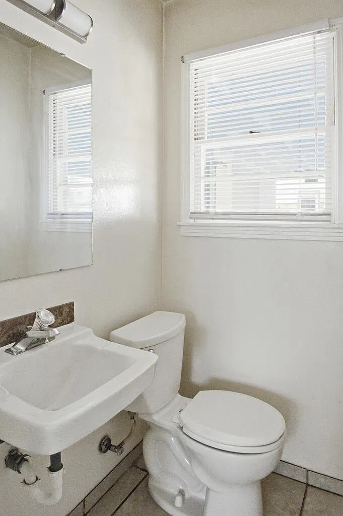 3 bed, 2.0 bath, 1174 sqft, $2,000 — Photo 2