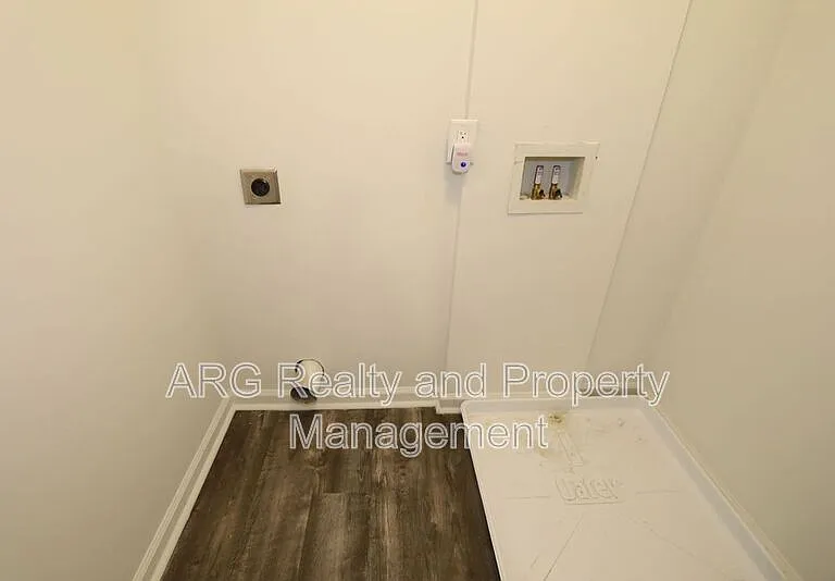 1095 Ira St SW — Photo 34