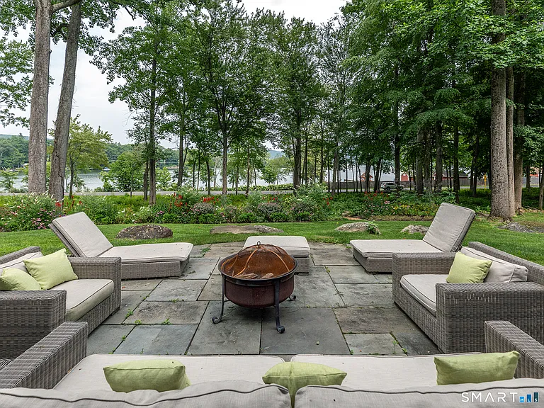 321 W Shore Rd — Photo 38