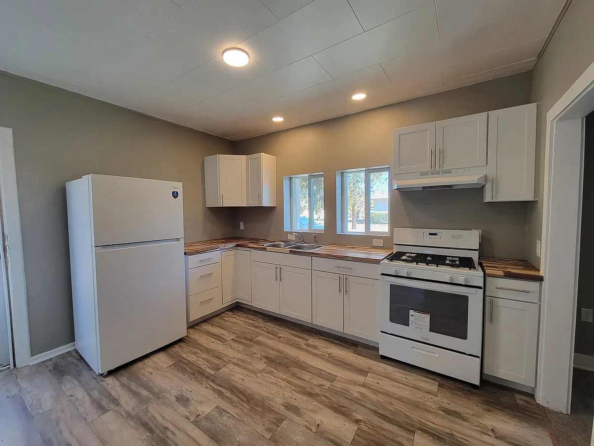 Building Photo - 204 Ash St #3