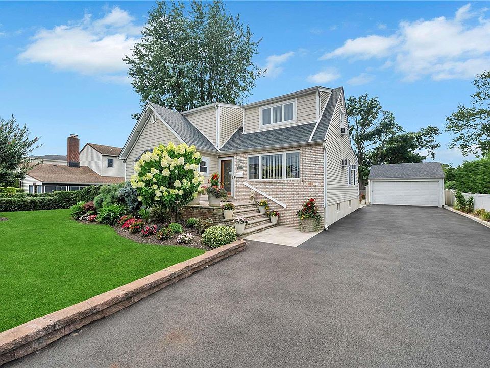 1st image of 2624 Hewlett Lane
