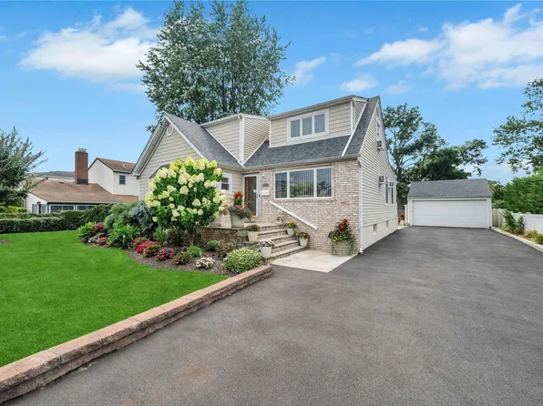 2624 Hewlett Lane, Bellmore, NY 11710