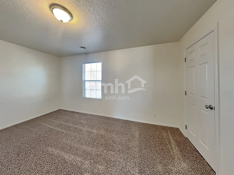 895 E Folgado Ct — Photo 23
