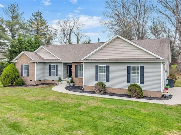 2228 Sparta Rd, Mc Grady, NC 28659