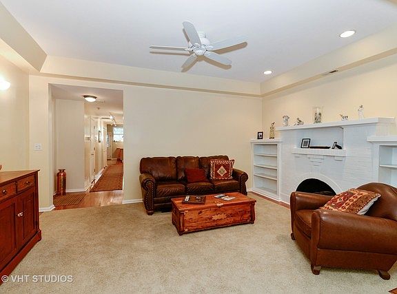 3rd image of 1516 W Rosemont Ave APT 2E