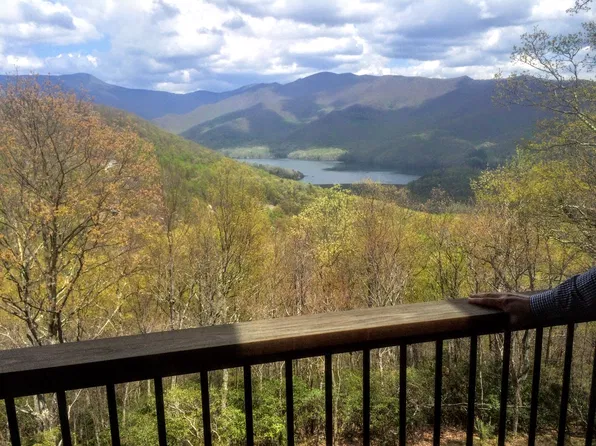 4 Knotty Pine Way, Black Mountain, NC 28711