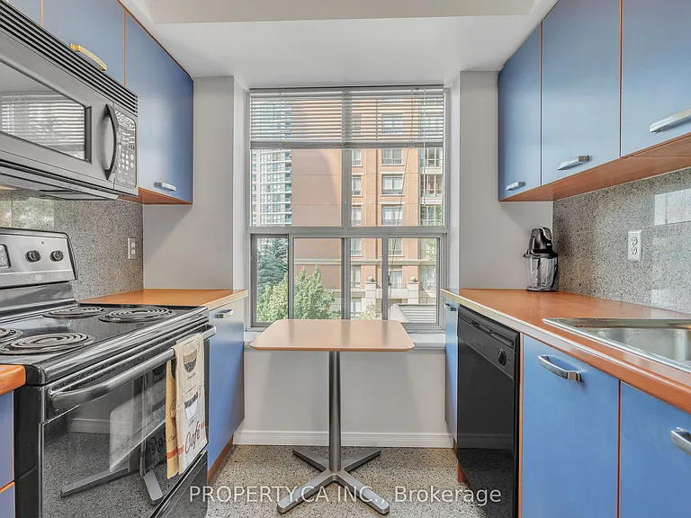 55 Harrison Garden Blvd #405 — Photo 9