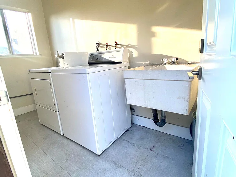 429 Boynton Ave — Photo 9