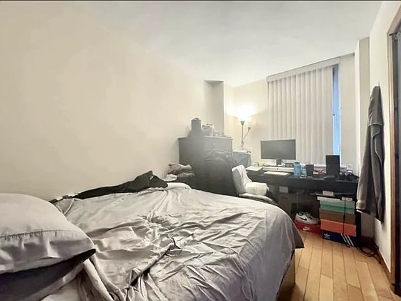 5th image of 200 E 58th St APT 6J