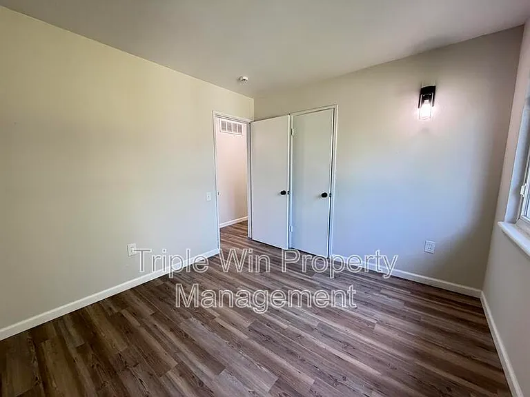 945 Paddock Dr — Photo 32