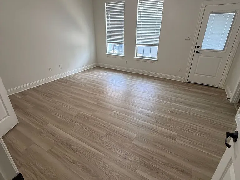 2320 Stutz Dr — Photo 24