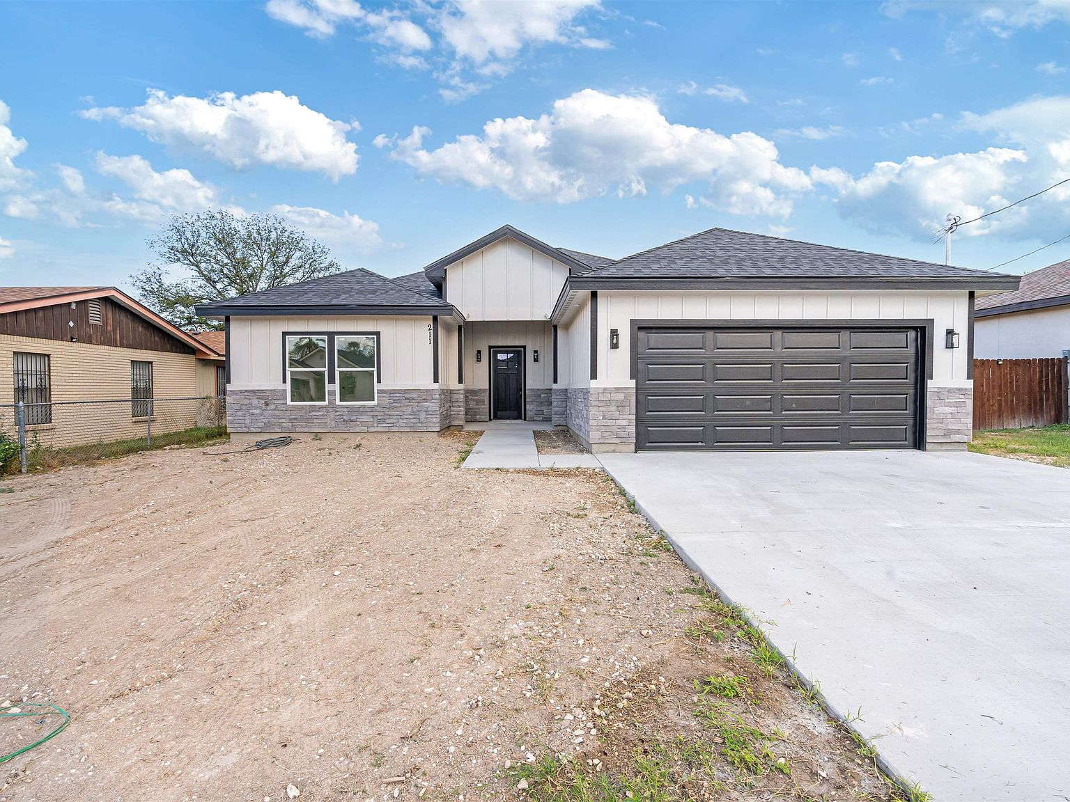 211 W 4th St, Del Rio, TX 78840 | Zillow