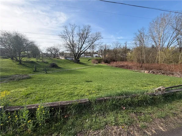 23 Hogsett Ln N, Uniontown, PA 15401