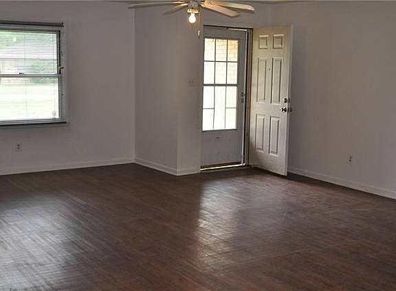 3rd image of 303 Cubley Dr