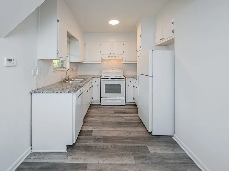 Cliff Terrace — Photo 10
