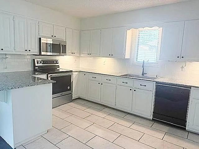 Kitchen with plenty of storage