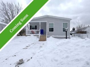 531 Applewood Dr, Lockport, NY 14094