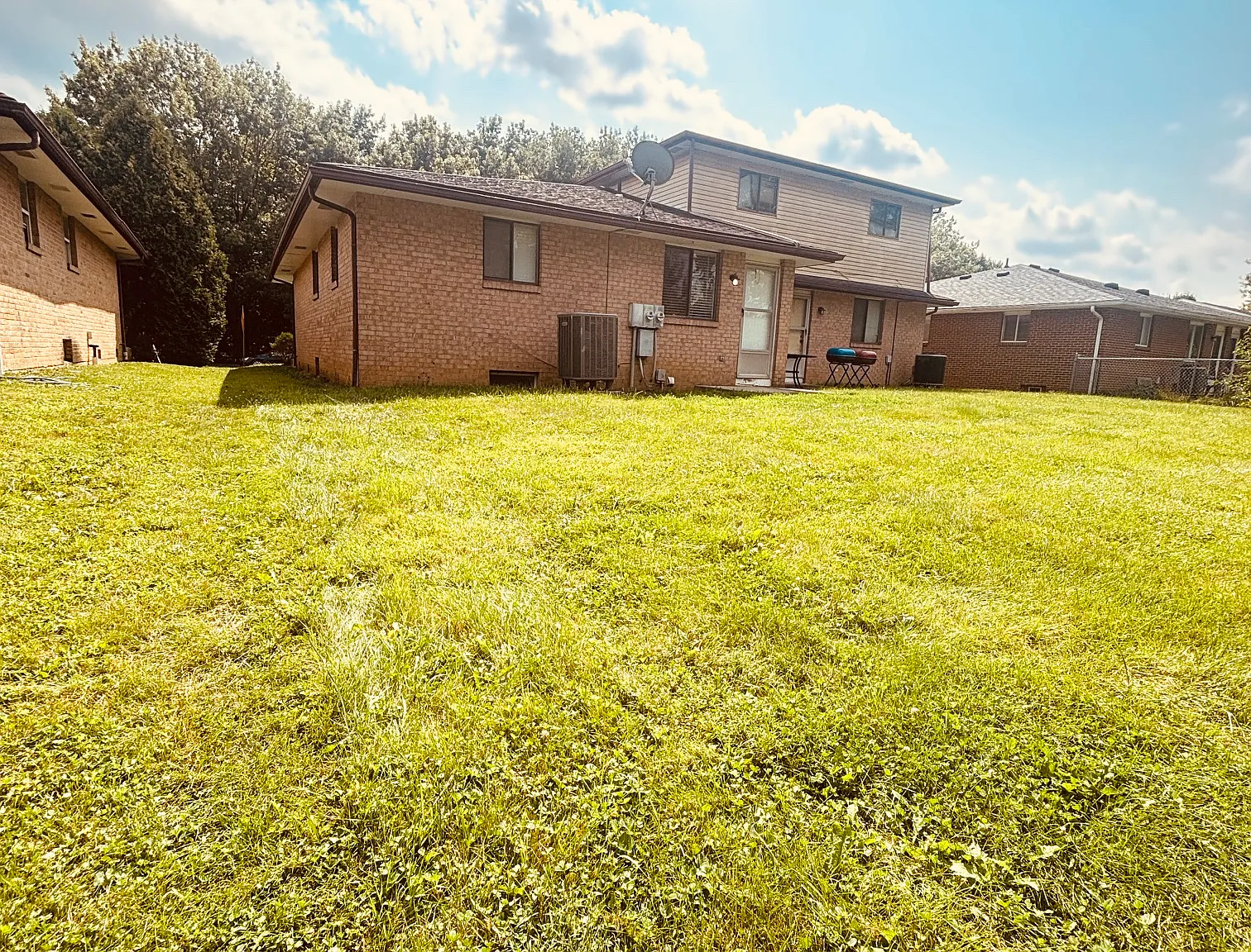 2 bed, 1650 sqft, $1,800 — Photo 2