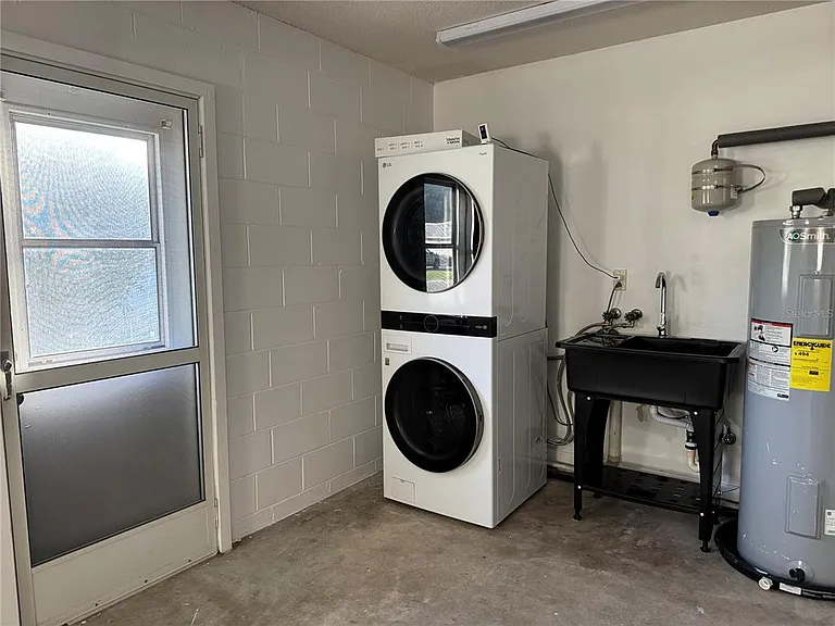 16 Courtney Pl — Photo 61