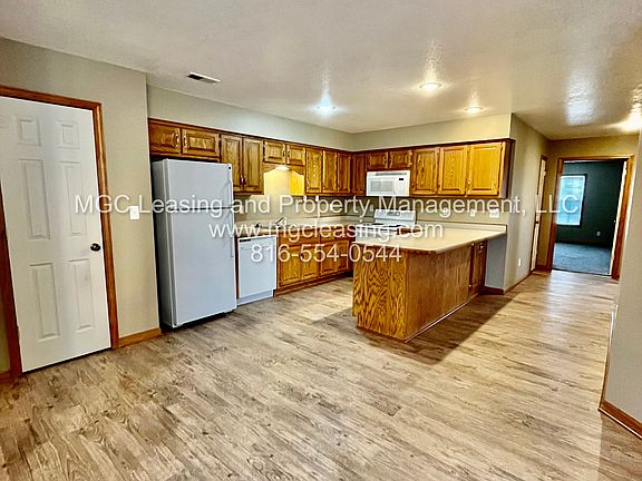 5th image of 706 Meadow Ct APT B