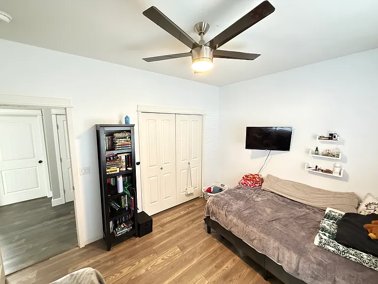 1141 W Davis St — Photo 7