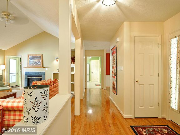 3rd image of 9808 Fendale Ln