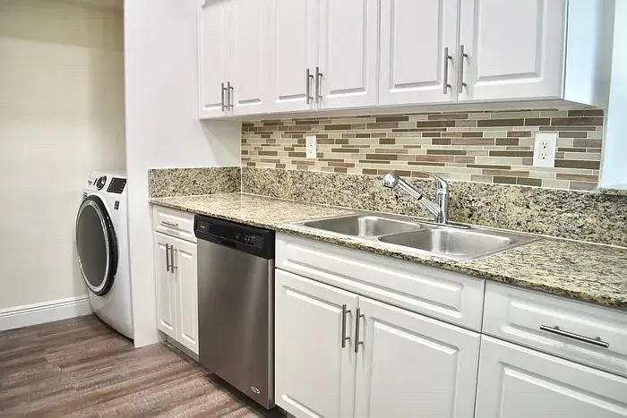 3 bed, 1200 sqft, $4,080 — Photo 3