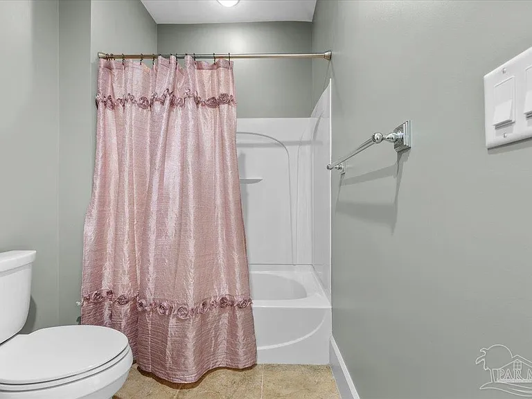 214 W La Rua St — Photo 22