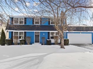 32 Otterden Ln, Fairport, NY 14450