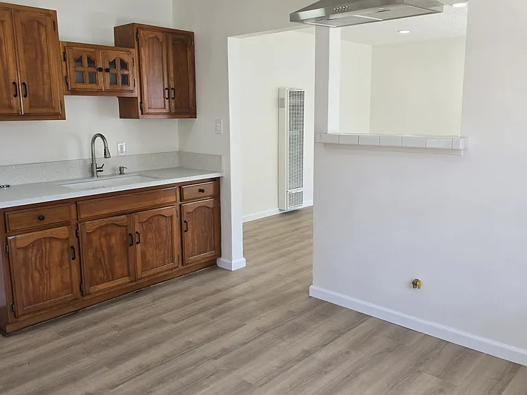 650 W Vernon Ave — Photo 4