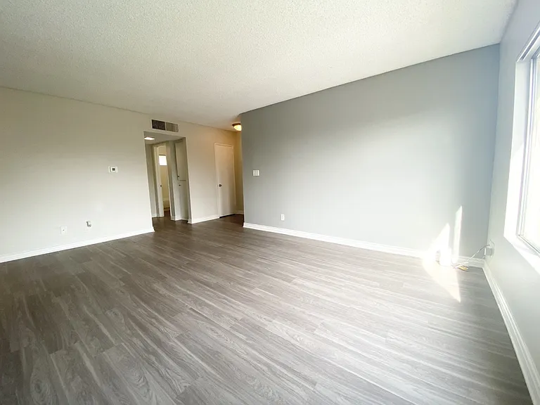 Chateau Woodley Hart Apartments — Photo 31