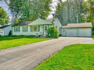 11 Scott Ln, Rochester, NY 14624